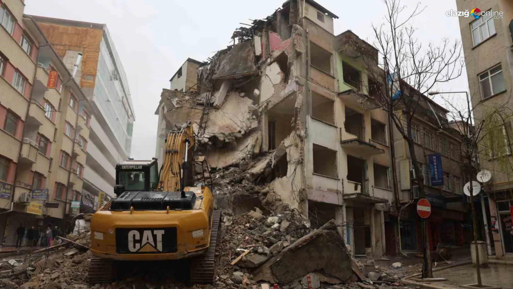 Elazığ'da yıkım çalışmaları devam ediyor!