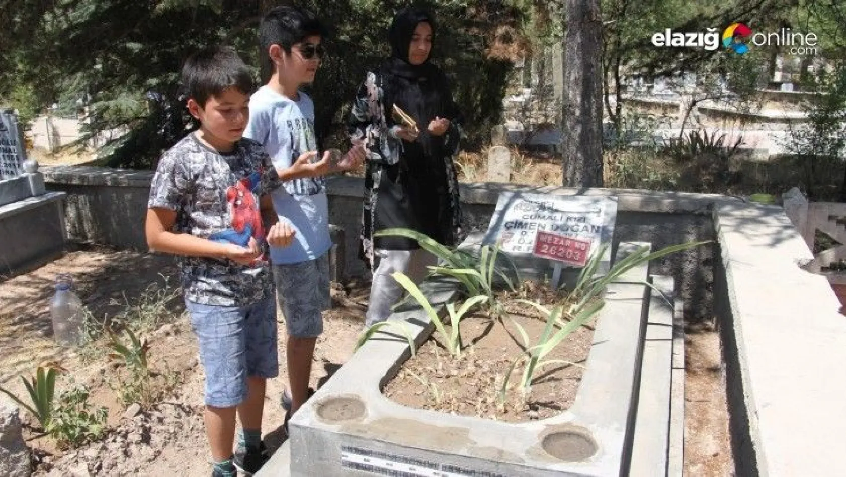 Arefe günü mezarlıklarda ziyaretçi yoğunluğu