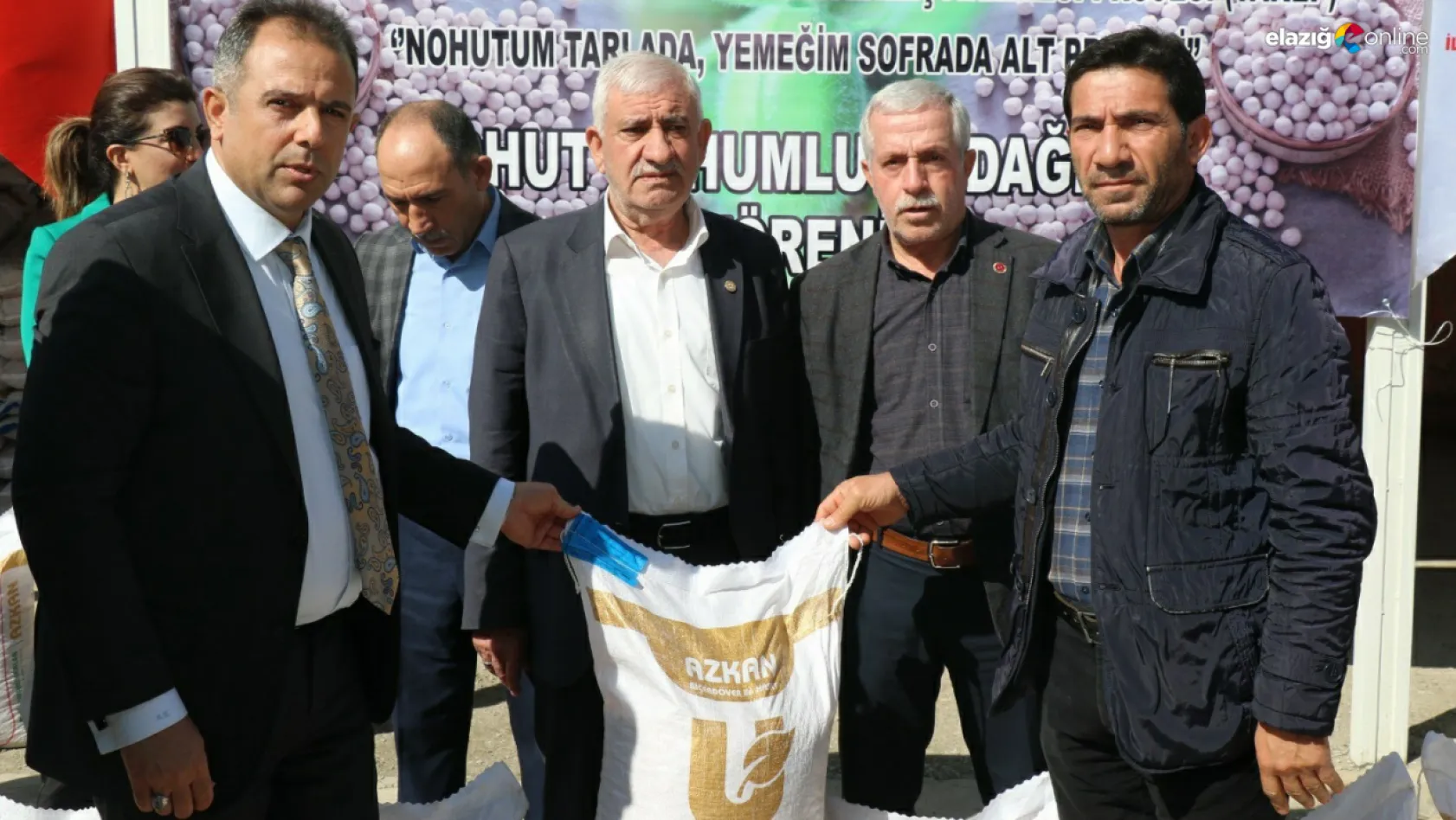 Elazığ'da çiftçilere yüzde 75 hibeli nohut tohumu dağıtımı yapıldı