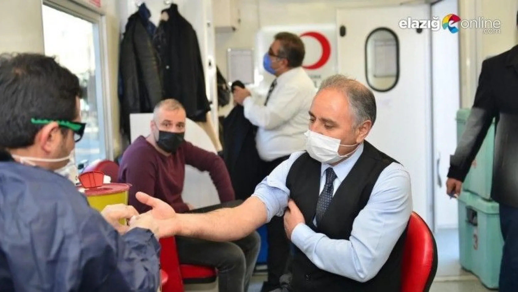 Elazığ'da eğitimciler kan bağışında bulundu