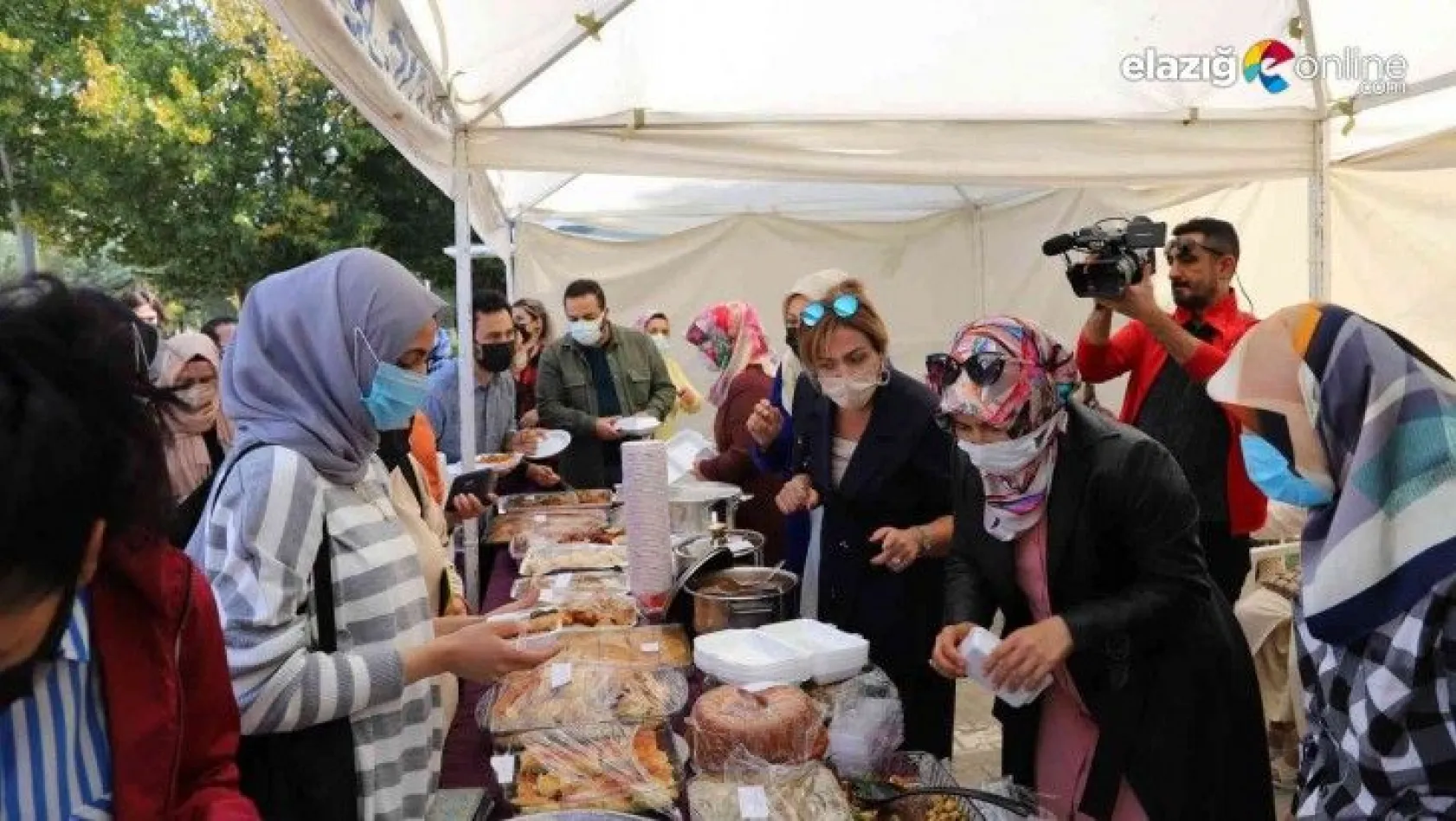 Fırat Üniversitesi Kadın Kolları tarafından hayır çadırı açıldı