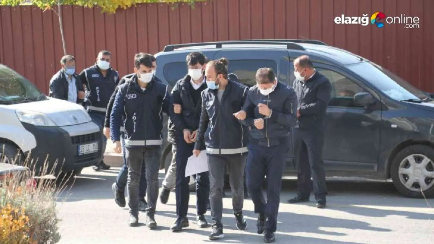 Elazığ'da yakalanan göçmen kaçakçıları tutuklandı