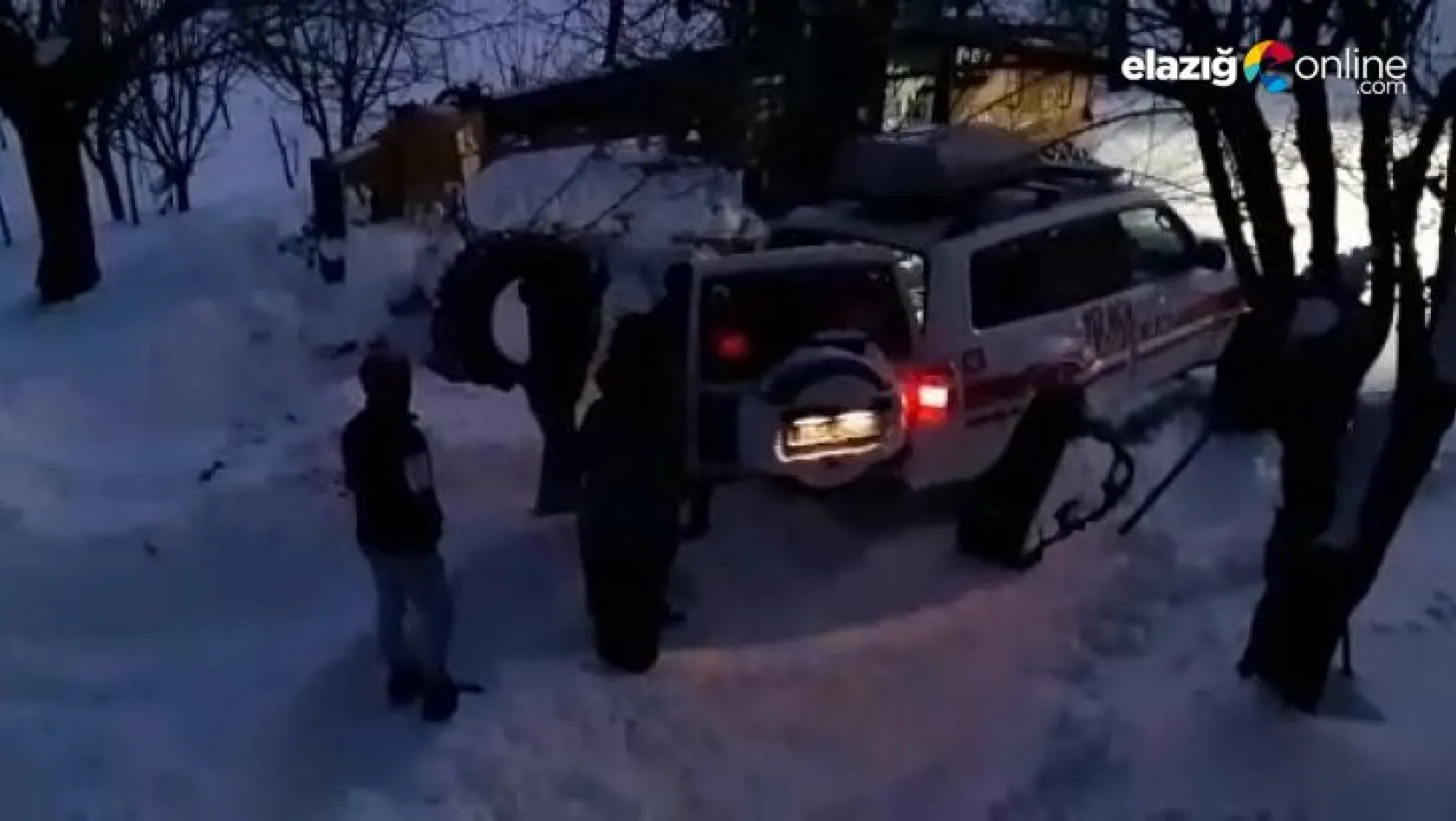 Arıcak'ta hasta vatandaşın yardımına paletli ambulans yetişti