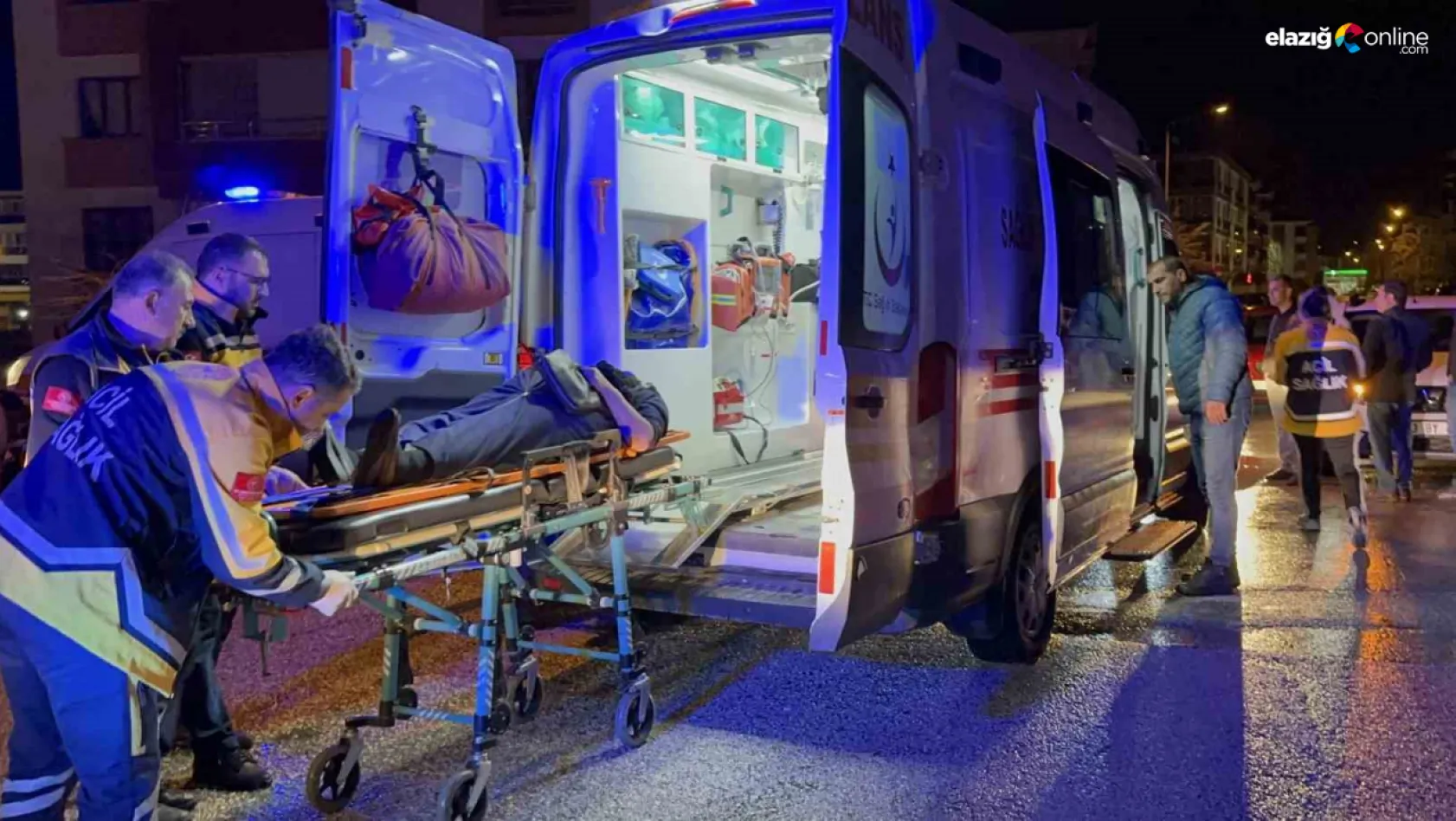 Elazığ'da iki otomobil çarpıştı: 7 yaralı