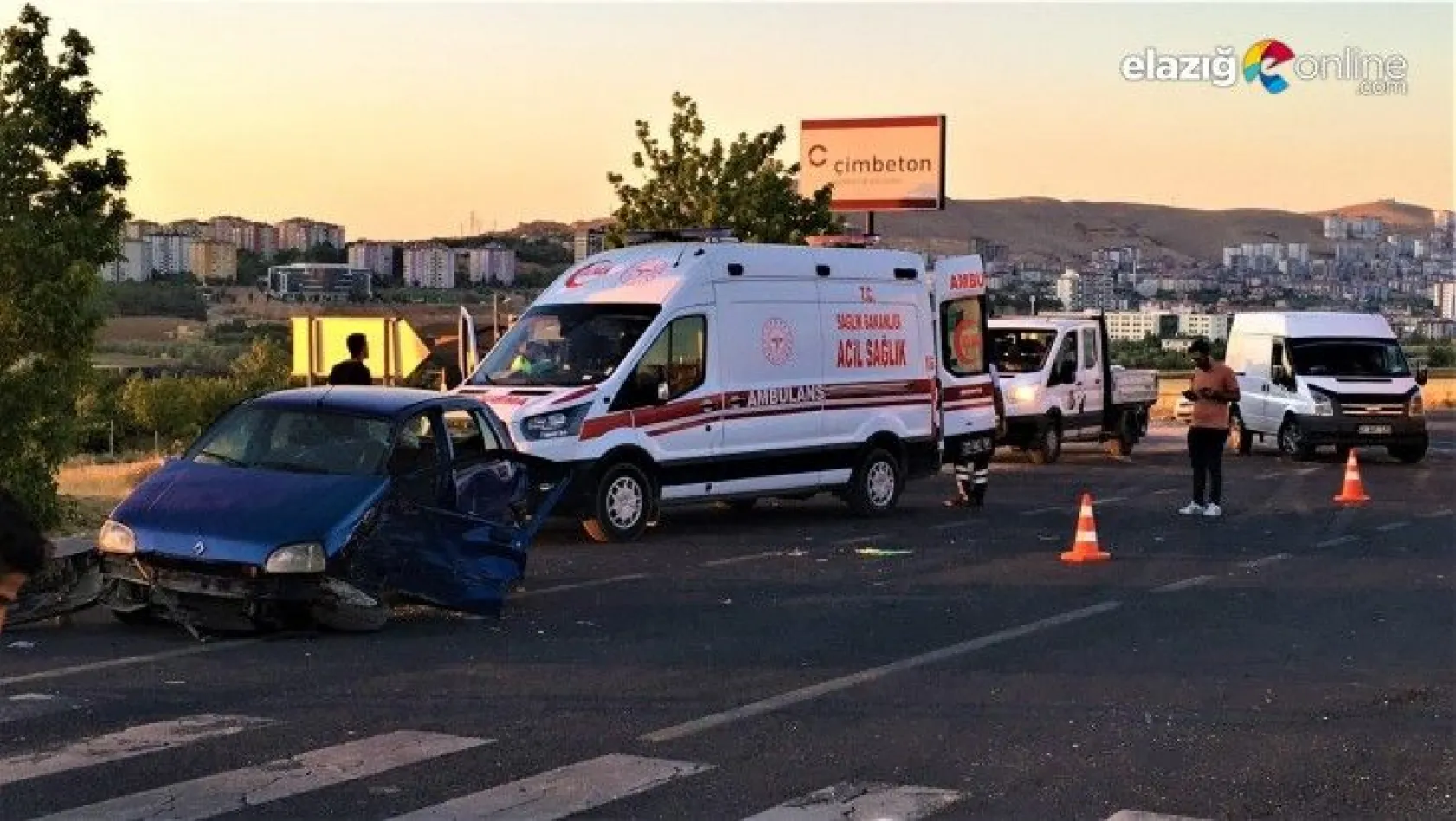 İki otomobilin hurdaya döndüğü kazada 9 kişi yaralandı