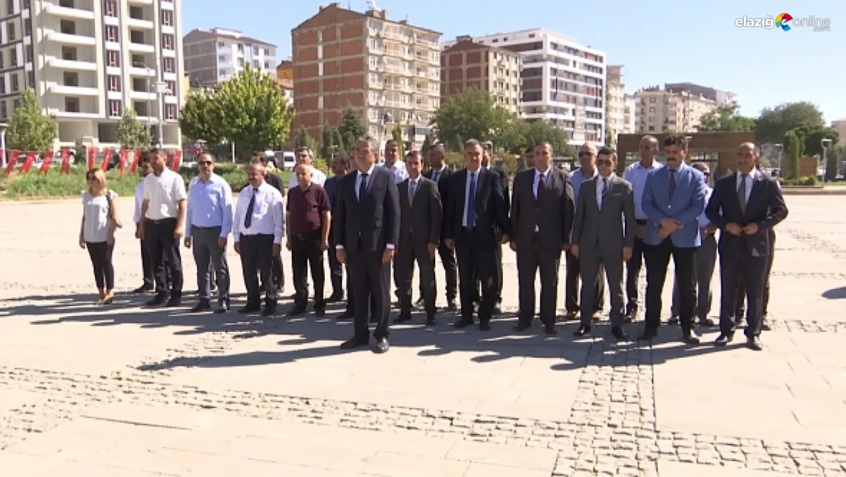 Elazığ'da ilköğretim haftası dolayısıyla çelenk sunum töreni düzenlendi