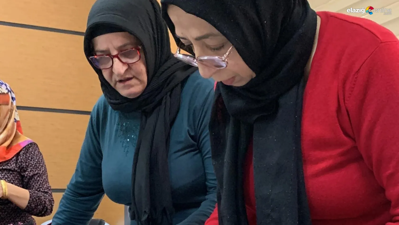 Elazığ'da kadınlar, ücretsiz dikiş-nakış kursu sayesinde meslek sahibi oluyor