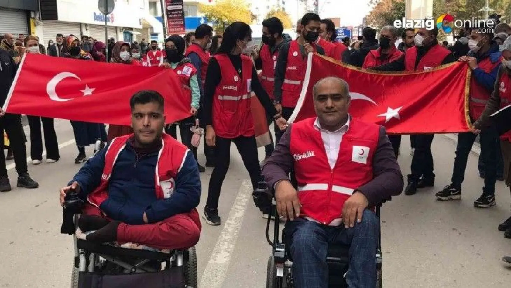 Kızılay Haftası yürüyüşü Elazığ'da gerçekleştirildi