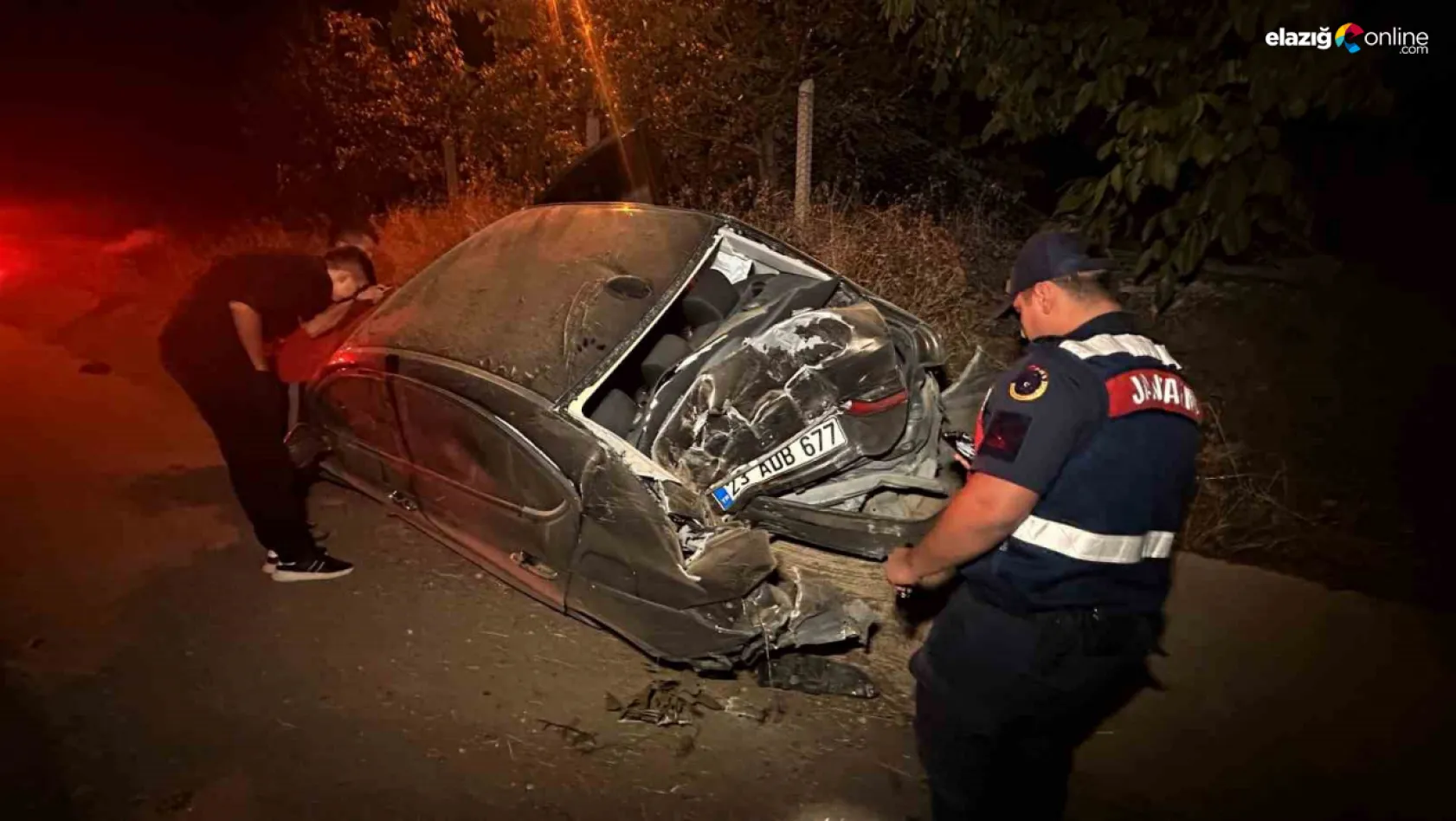 Elazığ'da trafik kazası! 3 kişi yaralandı, 2'si ağır