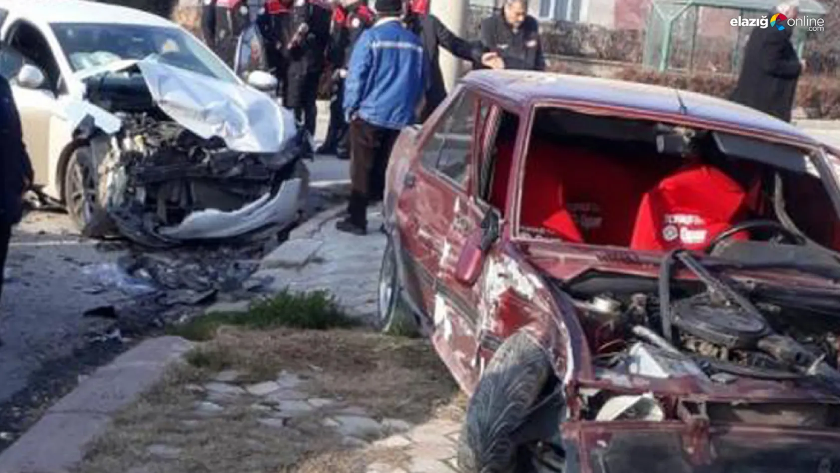 Elazığ'da meydana gelen trafik kazasında 2 kişi yaralandı