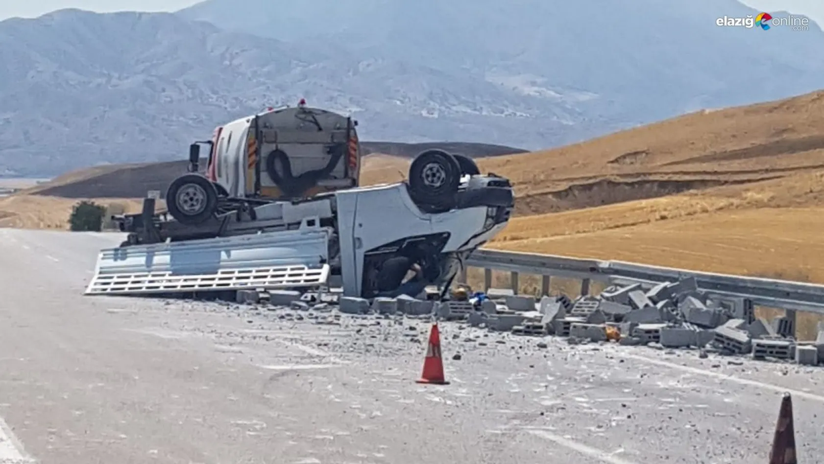 Elazığ-Bingöl karayolunda feci kaza! 1 ölü 2 yaralı