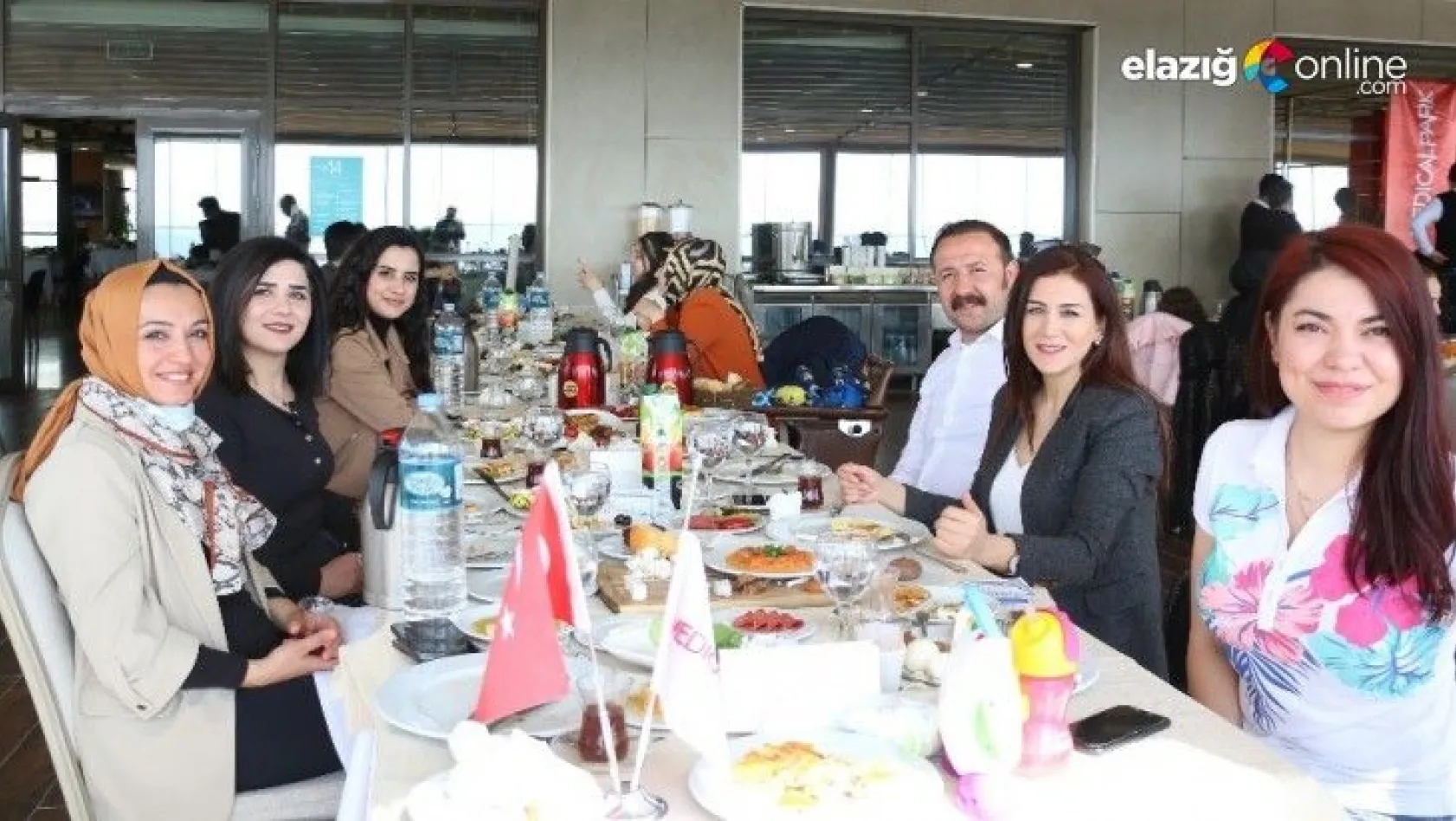Elazığ'da sağlıkçılar tıp bayramında bir araya geldi