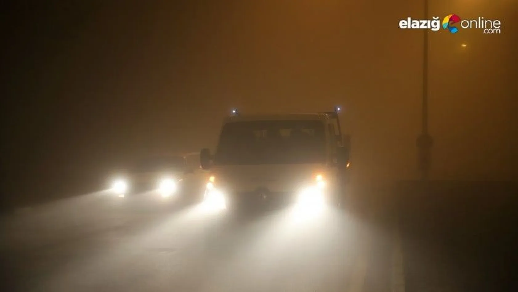 Elazığ'da sis bastırdı, göz gözü görmüyor