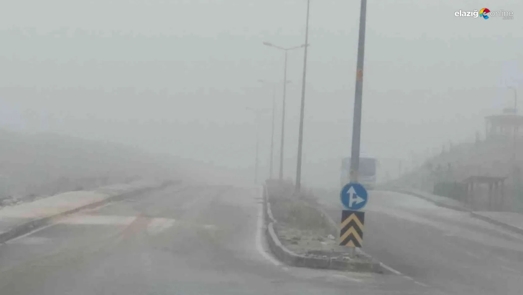Yeni yılın ilk sabahında Elazığ'da sis etkili oldu