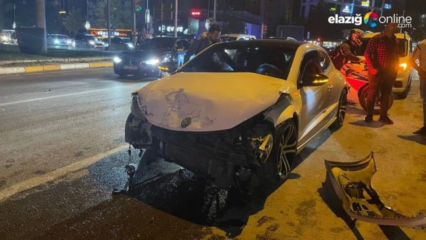 Pikap ile otomobilin çarpıştığı kazada, 2 kişi yaralandı