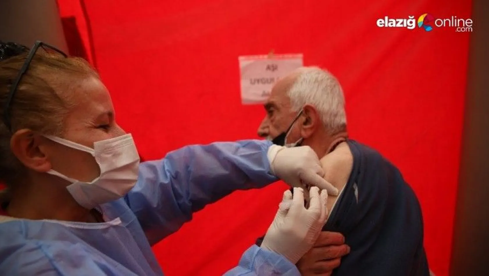Elazığ'da vatandaşa aşı kolaylığı, meydana çadır kuruldu