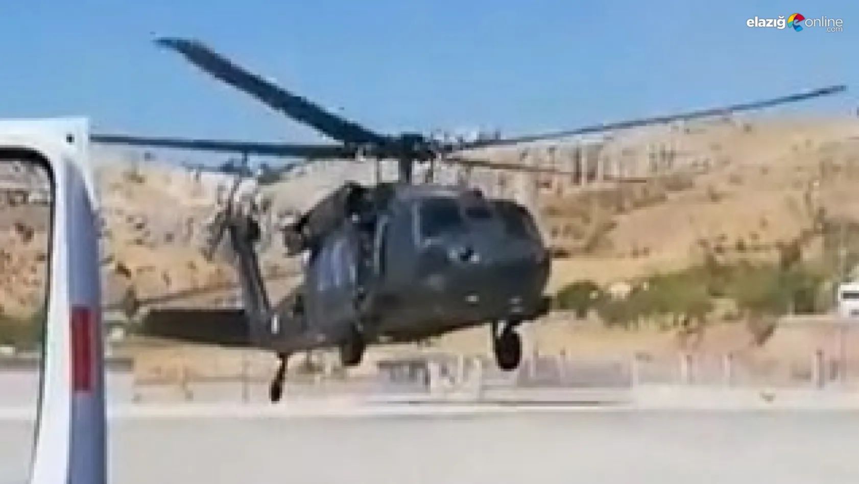 Trafik kazası geçiren şahsın yardımına askeri helikopter yetişti!