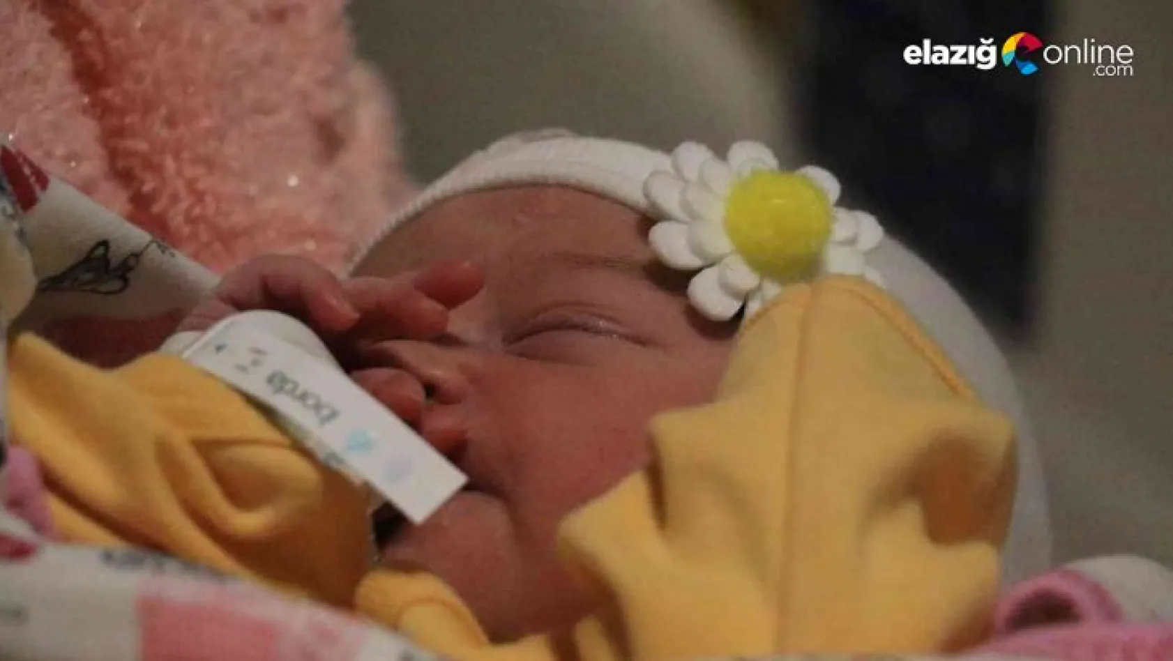 2022 yılının ilk bebeklerine Ömer Asaf ve Esra ismi verildi