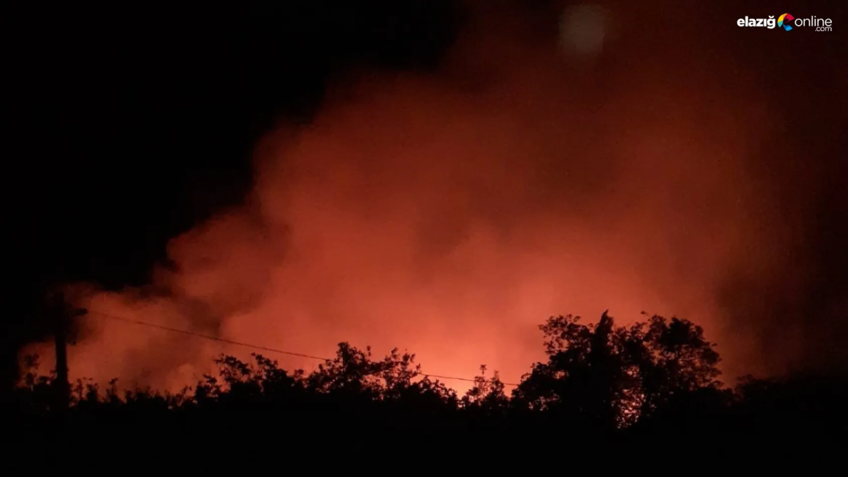 Sivrice'de çıkan orman yangınına ekiplerin müdahalesi sürüyor! Şu ana kadar 500 dönüm alan zarar gördü