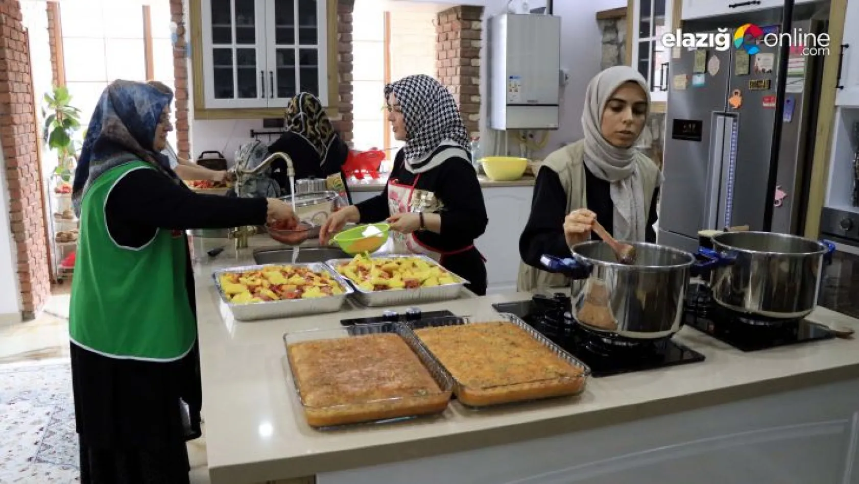 Elazığlı anneler ramazanda da ihtiyaç sahiplerini unutmadı
