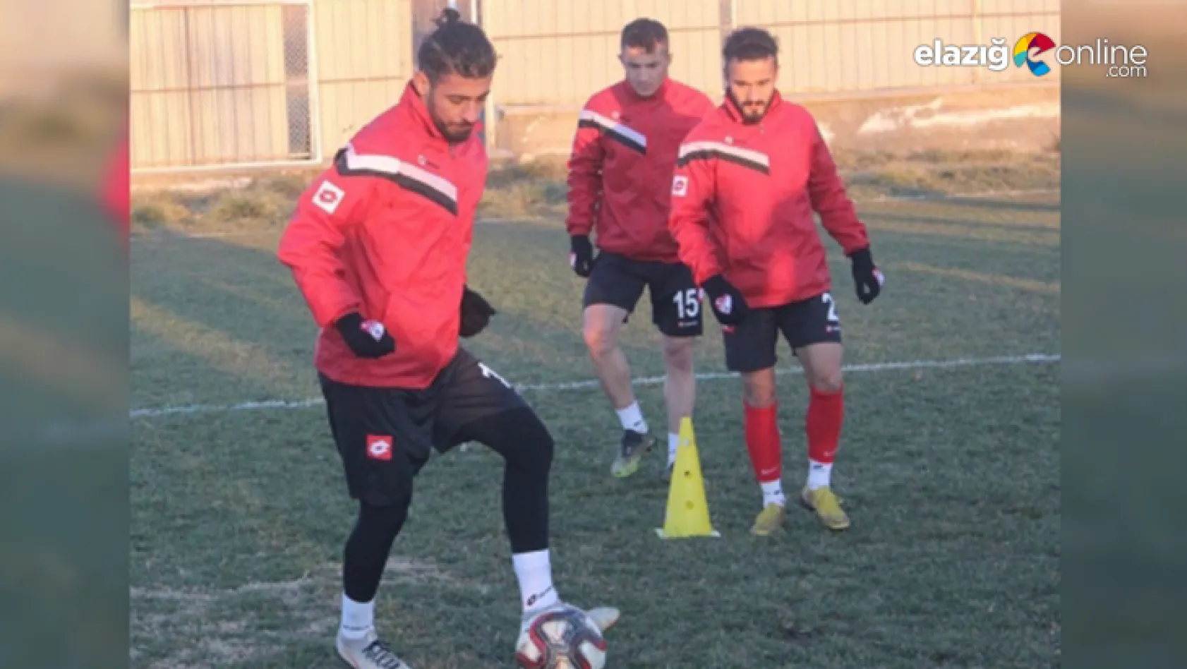 Elazığspor'da transfer teklifi alan genç futbolcuların kafası karışık