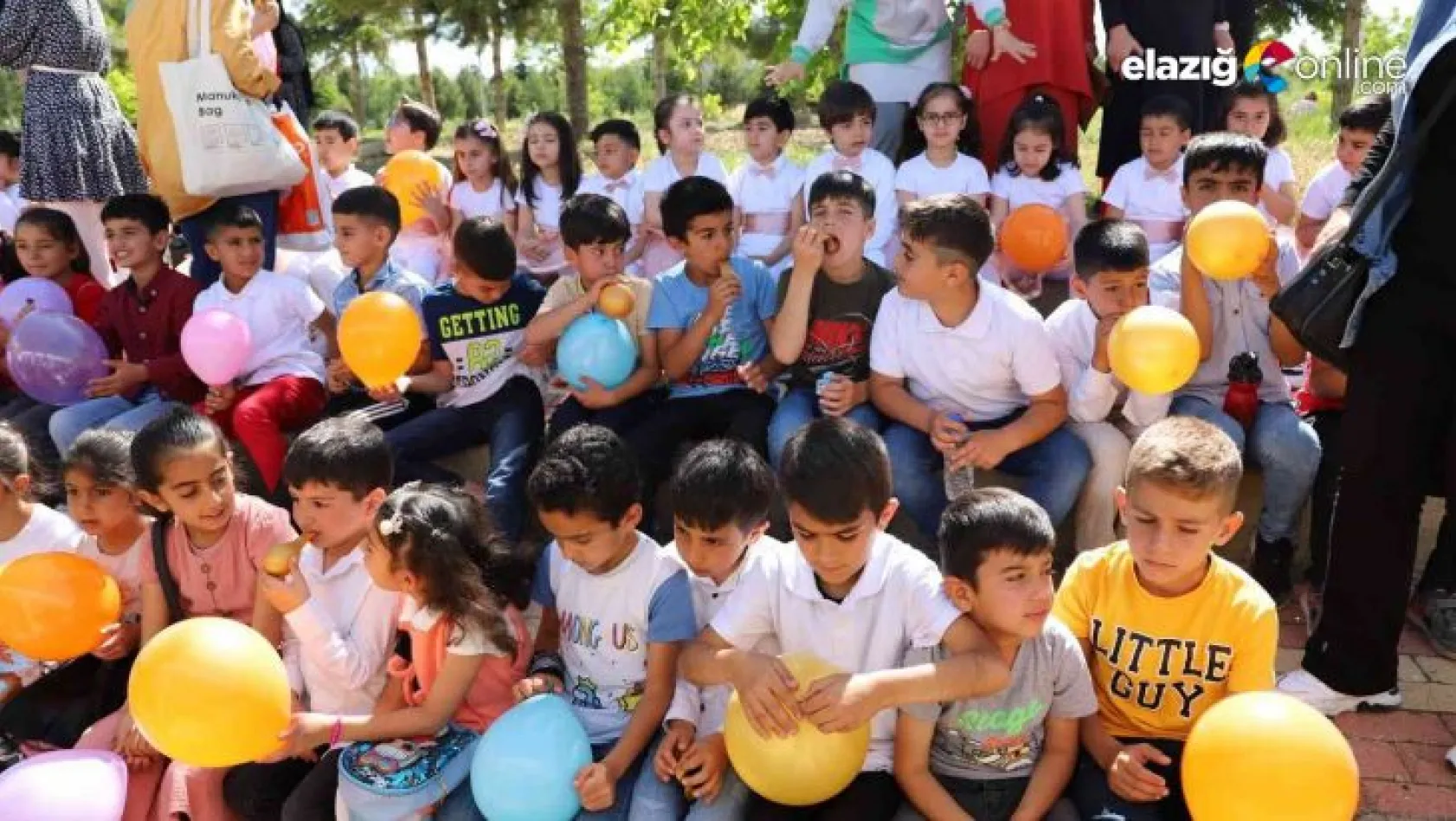Fırat Üniversitesinden çocuklara özel uçurtma ve çocuk şenliği