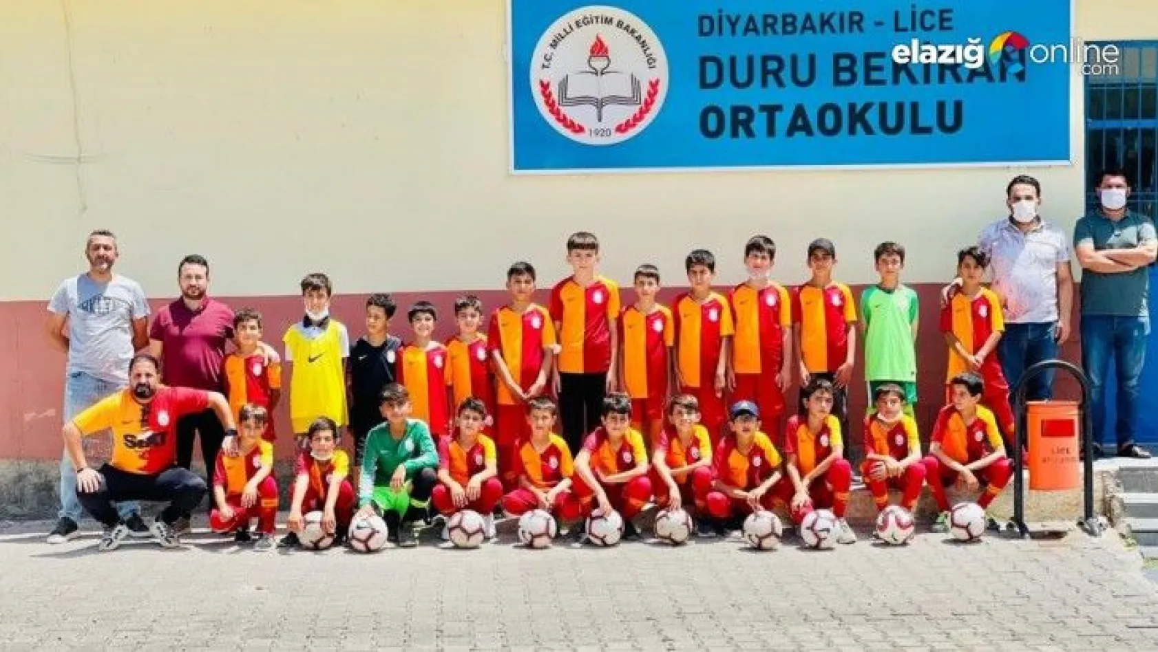 Galatasaray'dan Köy Okuluna Malzeme Desteği