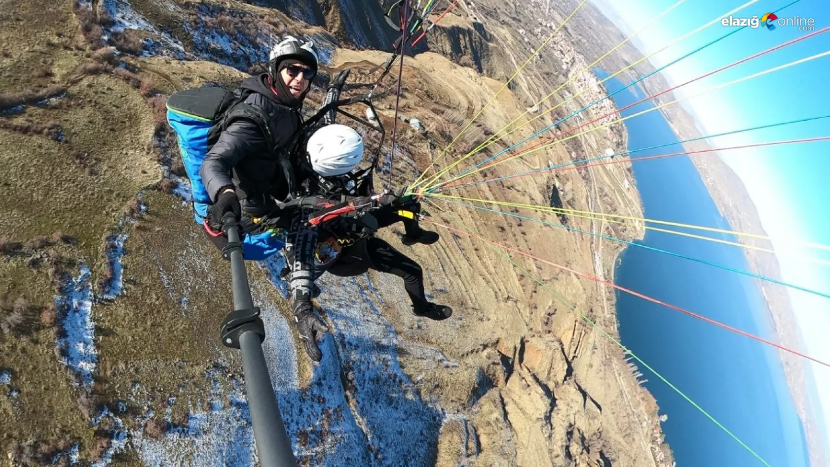 Göl manzarası eşliğinde Hazarbaba Dağı'nda yamaç paraşütü keyfi