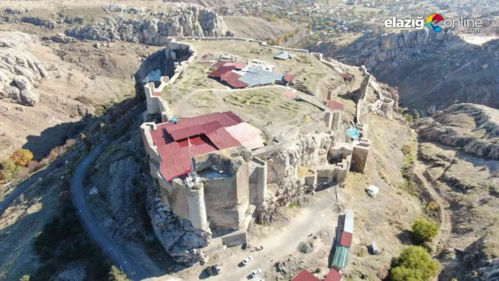 Harput Kalesi'nin tarihi çıkan buluntular ile 2 bin 200 yıl geriye gitti