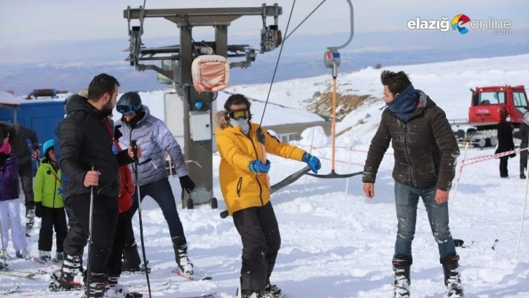 Hazar Baba Dağı'nda kayak keyfi başladı
