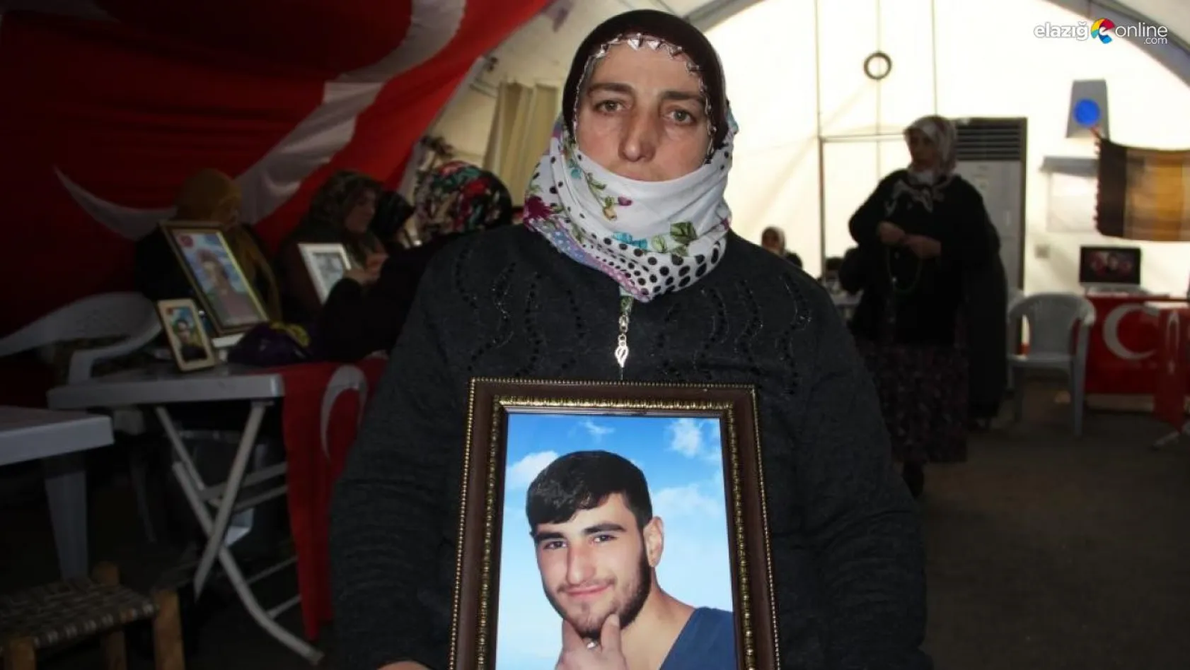 HDP'nin kapısında evladını isteyen aile, 3 yıl sonra çocuğuna kavuşacak