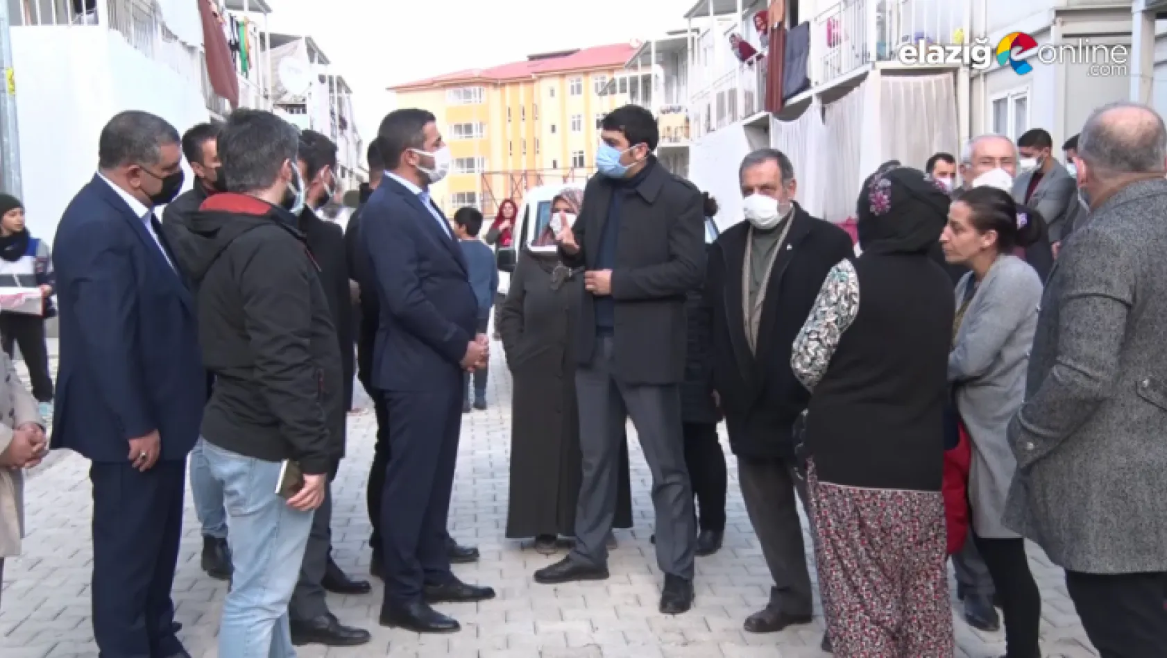MHP Elazığ il teşkilatından konteyner kentte kalan depremzedelere ziyaret