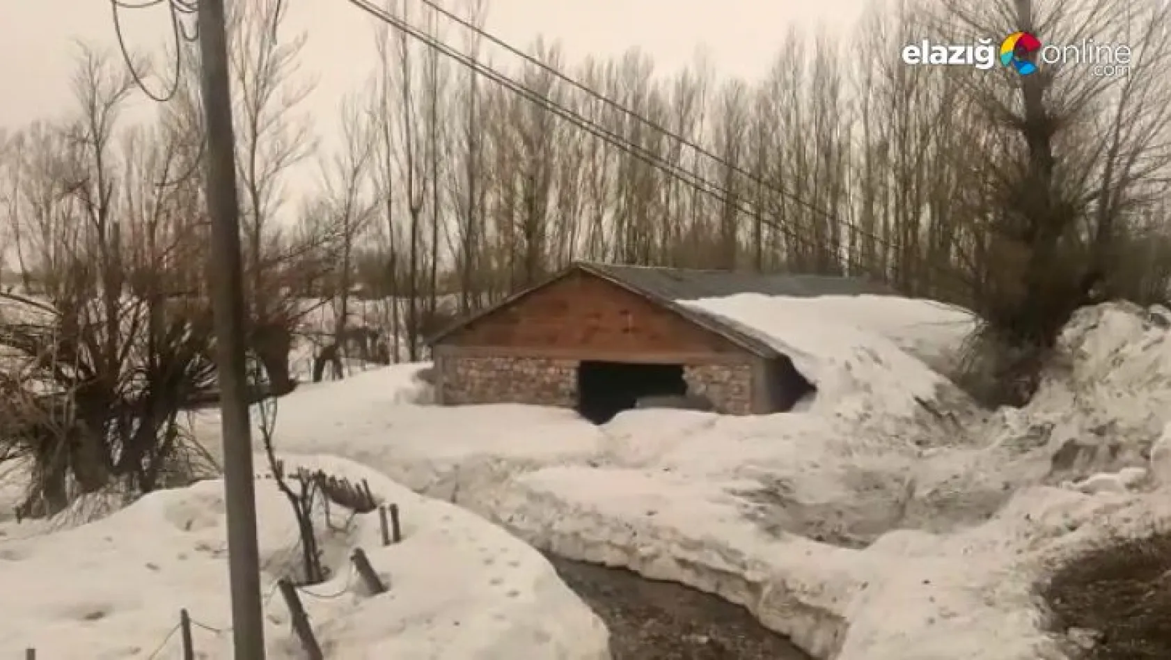 Ovacık'da kar çilesi Nisan'da da devam ediyor
