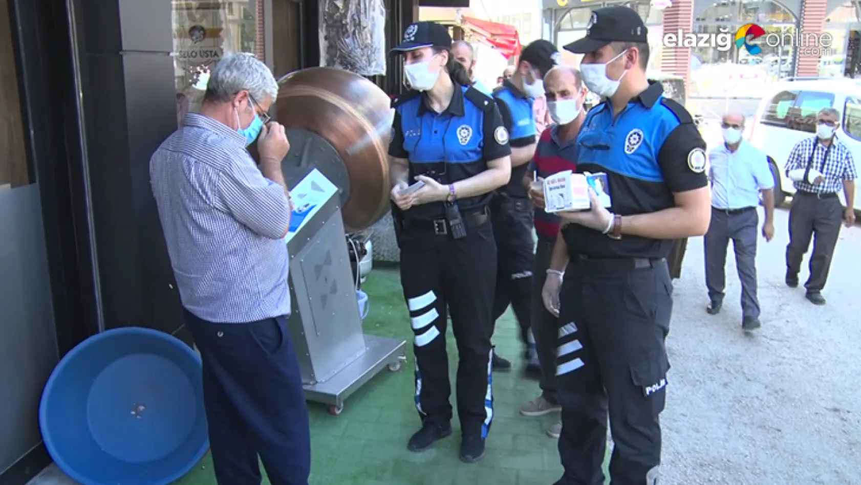 Polis Günboyu Maske ve Broşür Dağıttı