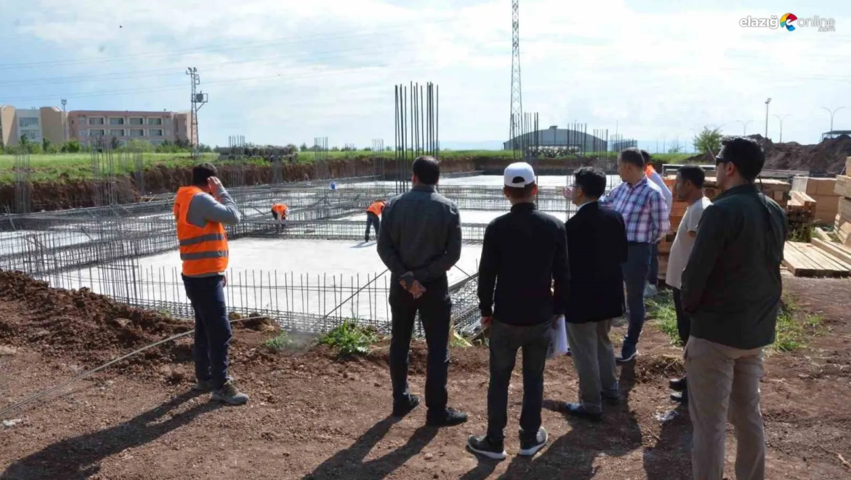 Rektör Karakoç, kampüs inşaat alanında incelemelerde bulundu