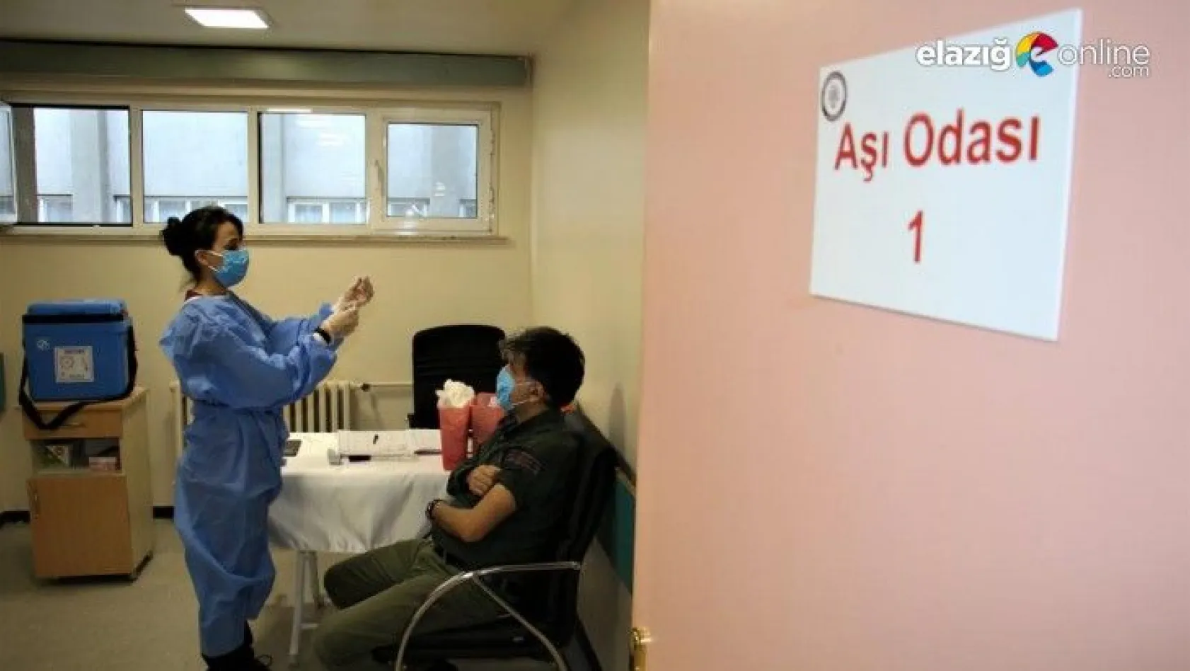 Sağlık çalışanlarına ikinci doz aşılama Elazığ'da başladı