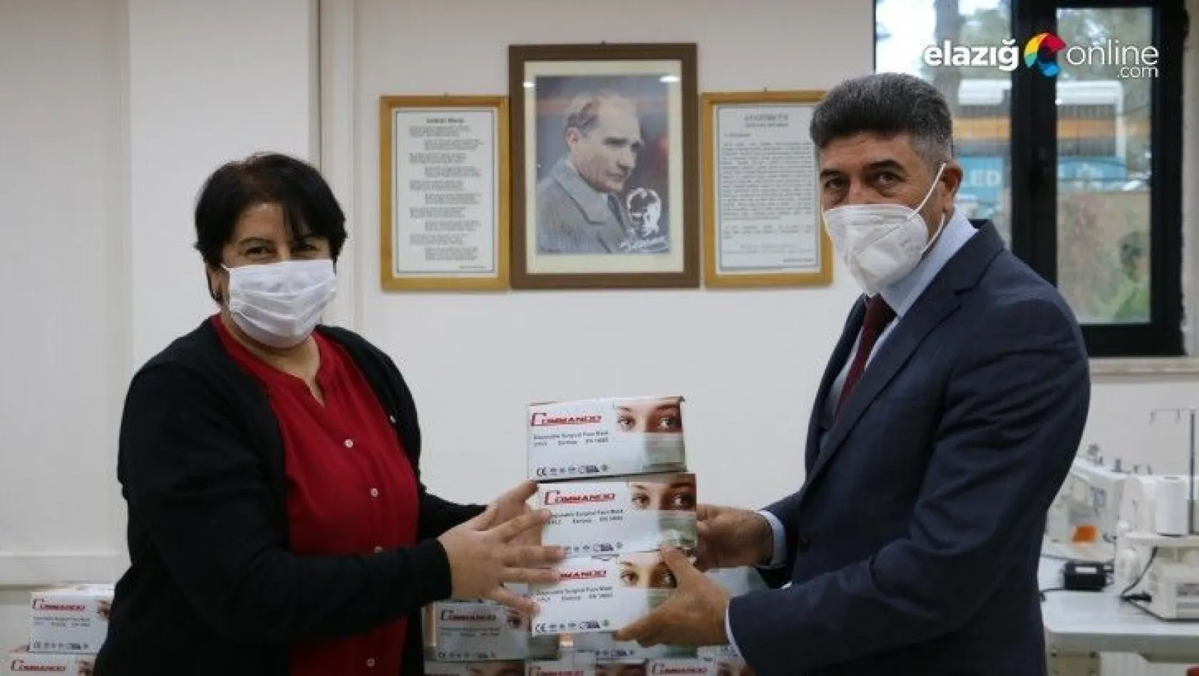Sivrice'de öğrencilere 10 bin adet maske desteği