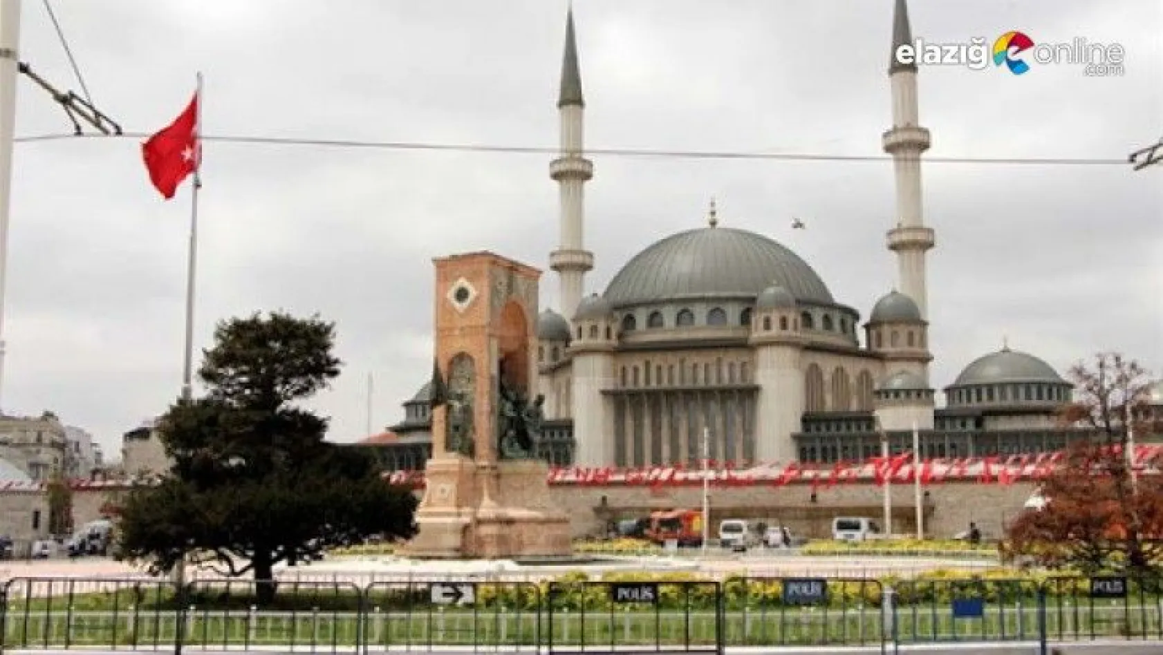 Taksim Camii Recep Tayyip Erdoğan'ın katılımıyla ibadete açıldı.
