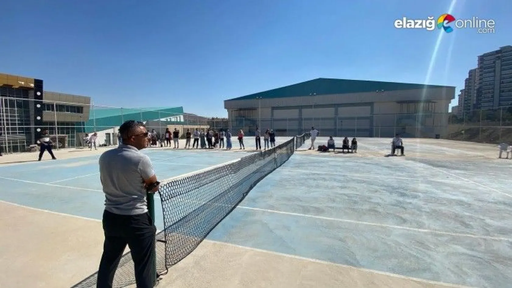 Tenis hakemlerine eğitimleri Elazığ'da veriliyor