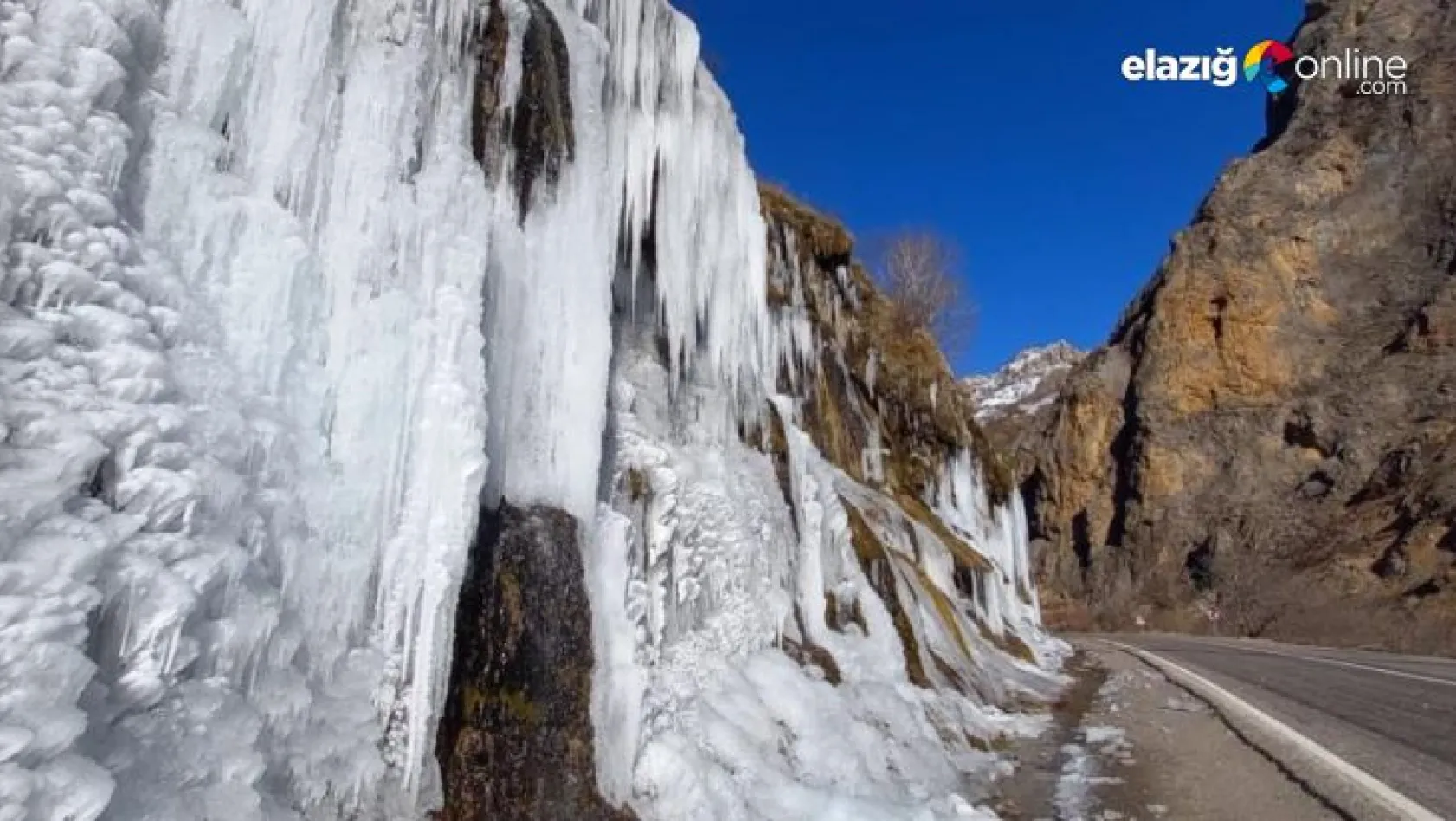 Tunceli'de 'Ağlayan Kayalar' buz tuttu