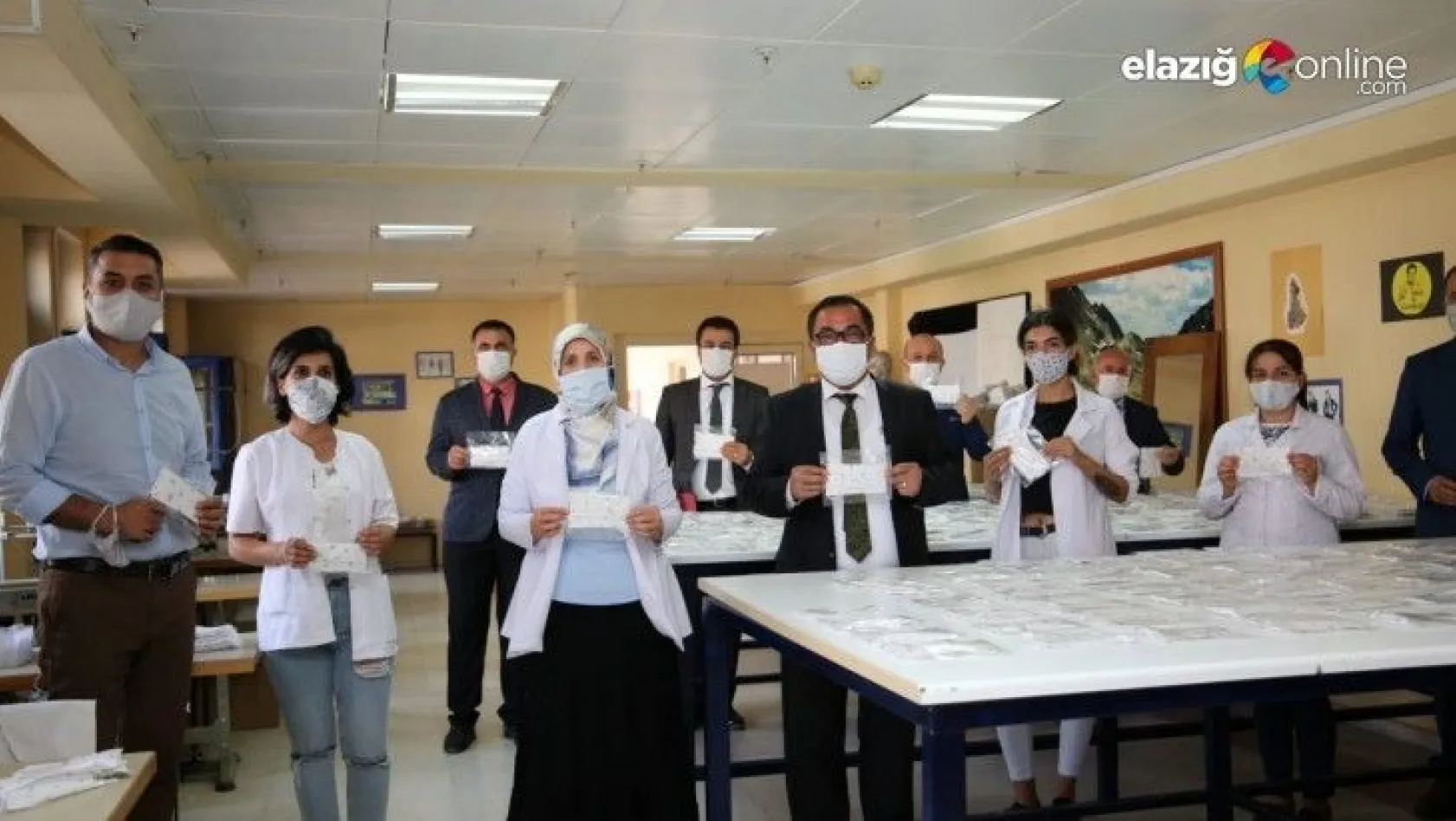 Tunceli'de halk eğitim merkezleri öğrenciler için maske üretti