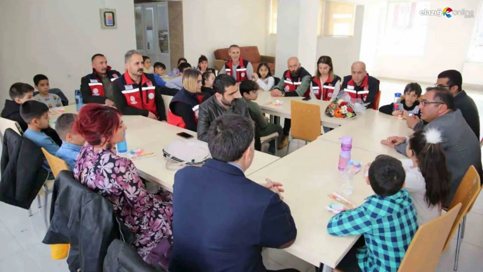 Tunceli'de öğrenciler MEB-AKUB ekibiyle bir araya geldi