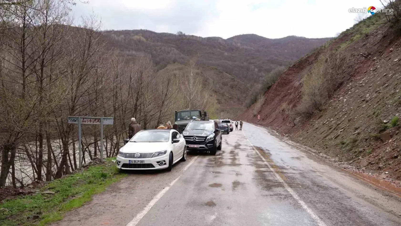 Tunceli'de otomobil çaya uçtu: 3 genç kayıp