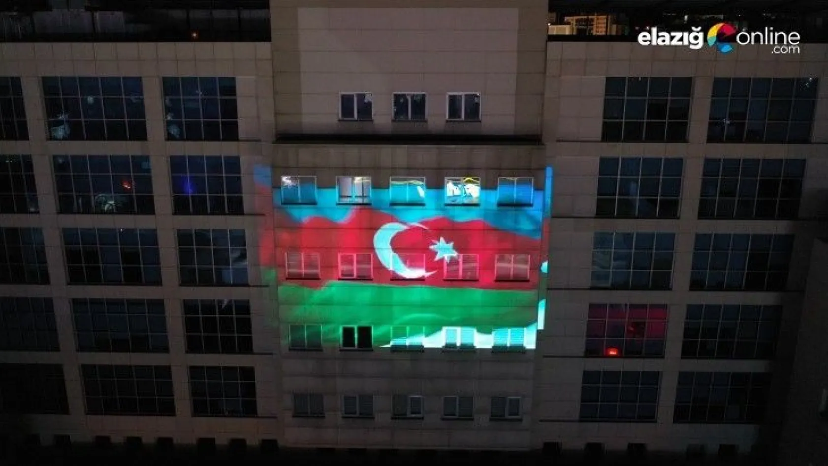 Azerbaycan'a bayraklı kardeşlik mesajı