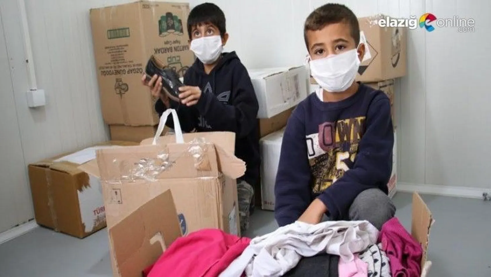 Depremzede çocuklar, İzmir için koli koli yardım topladı