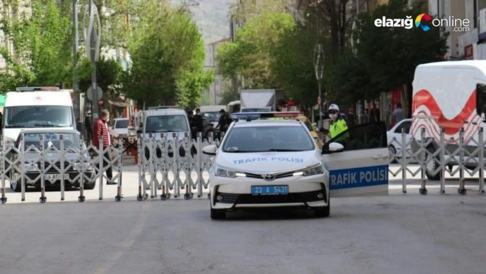 Elazığ'da 3 cadde araç trafiğine kapatıldı, yayalara sosyal mesafe olanağı sağlandı