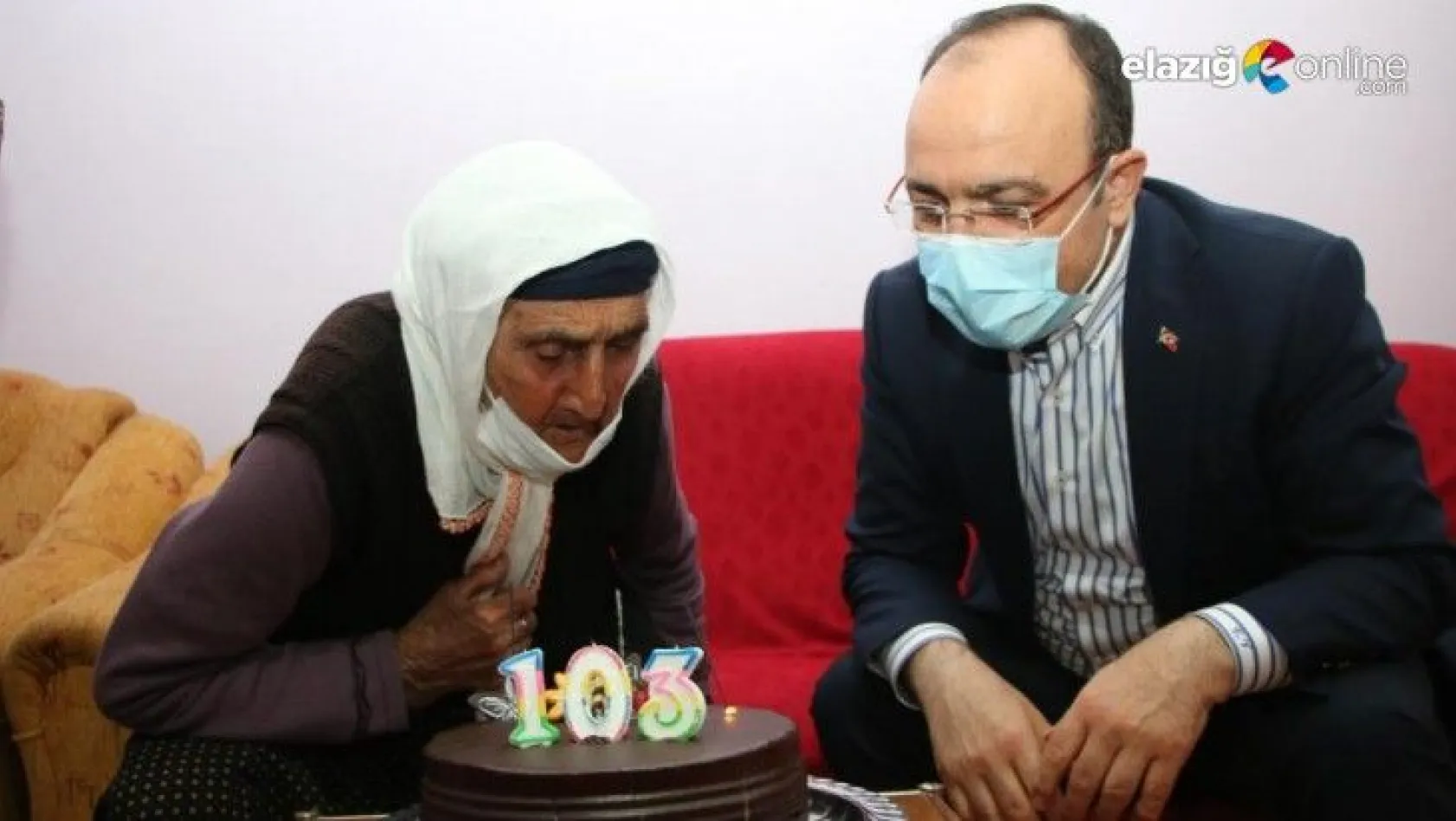 Elazığ'da ilk defa doğum günü kutlayan Şahide nine 103 yaşına girdi