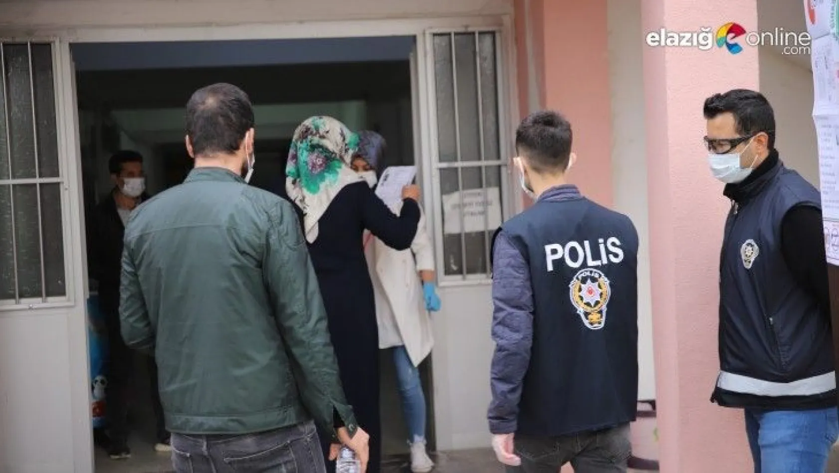 Elazığ'da korona virüs önlemleri altında KPSS heyecanı