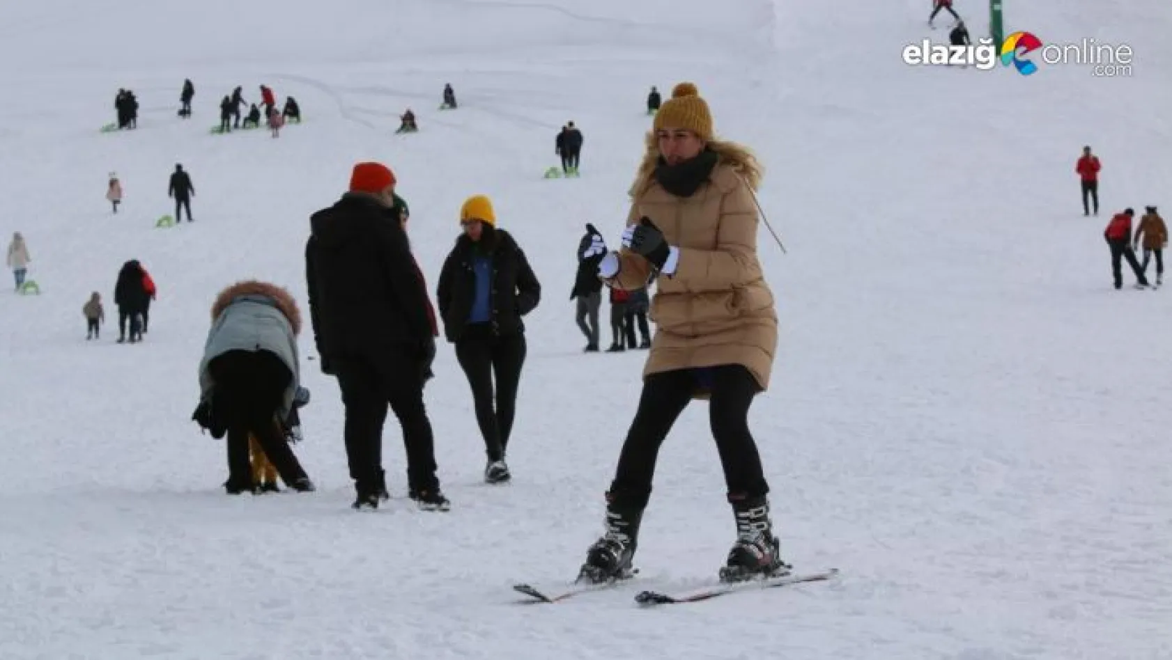 Elazığlı vatandaşlar Hazarbaba Kayak Merkezine akın etti