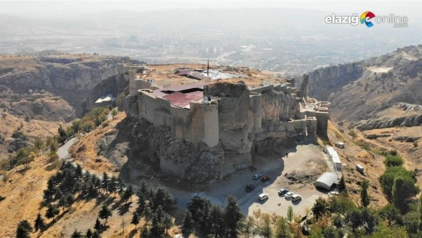 Harput Kalesi kazılarında 7 yılda 110 bin adet obje çıktı